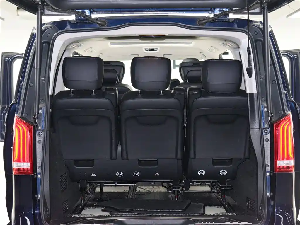 Mercedes-Benz V-Class 2021 V 260 L Long Wheelbase Premium Edition фото 13