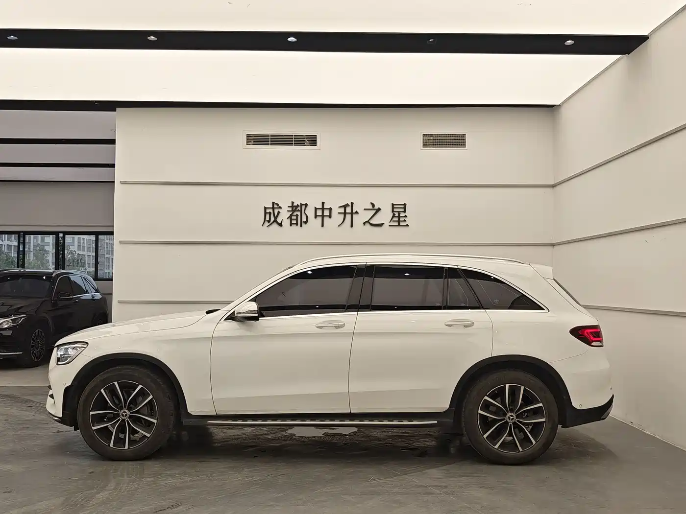 Mercedes-Benz GLC 2022 Model GLC 260 L 4MATIC Luxury Edition фото 4