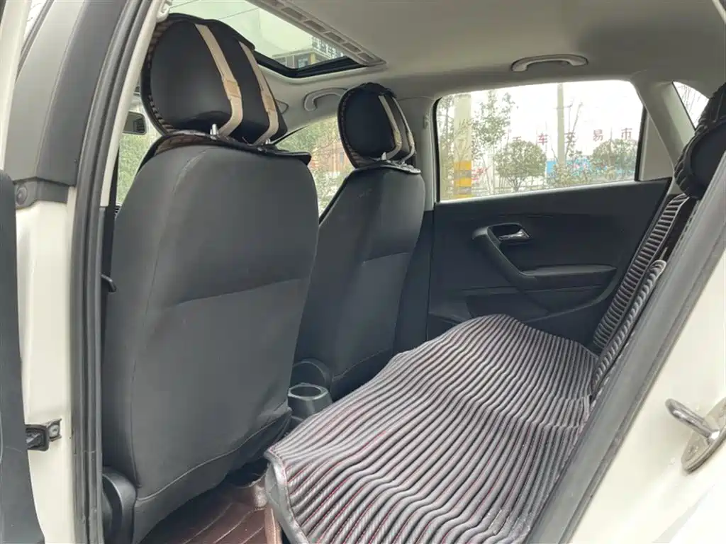 Volkswagen Polo 2016 1.6L Automatic Comfort фото 18