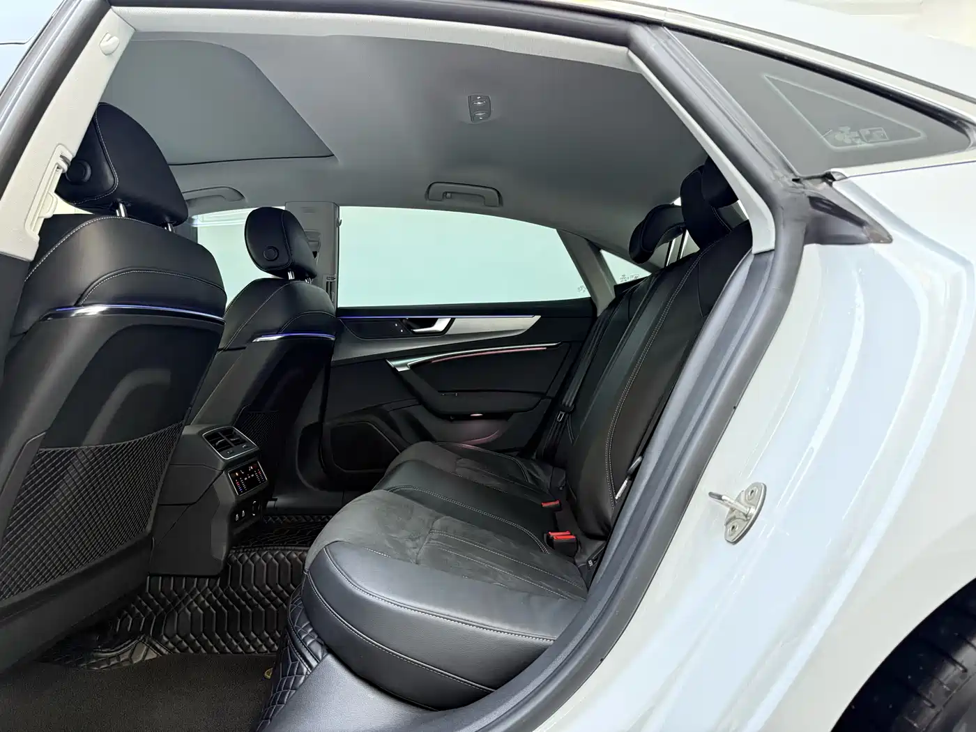 Audi A7L 2022 45 TFSI S-line Dream Builder Crystal Package фото 7