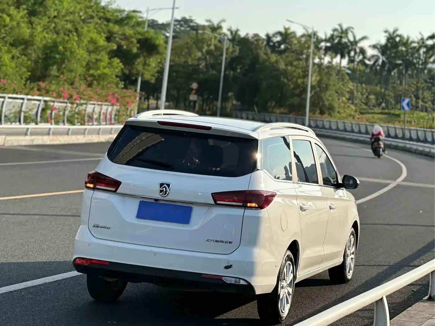 BAOJUN 360