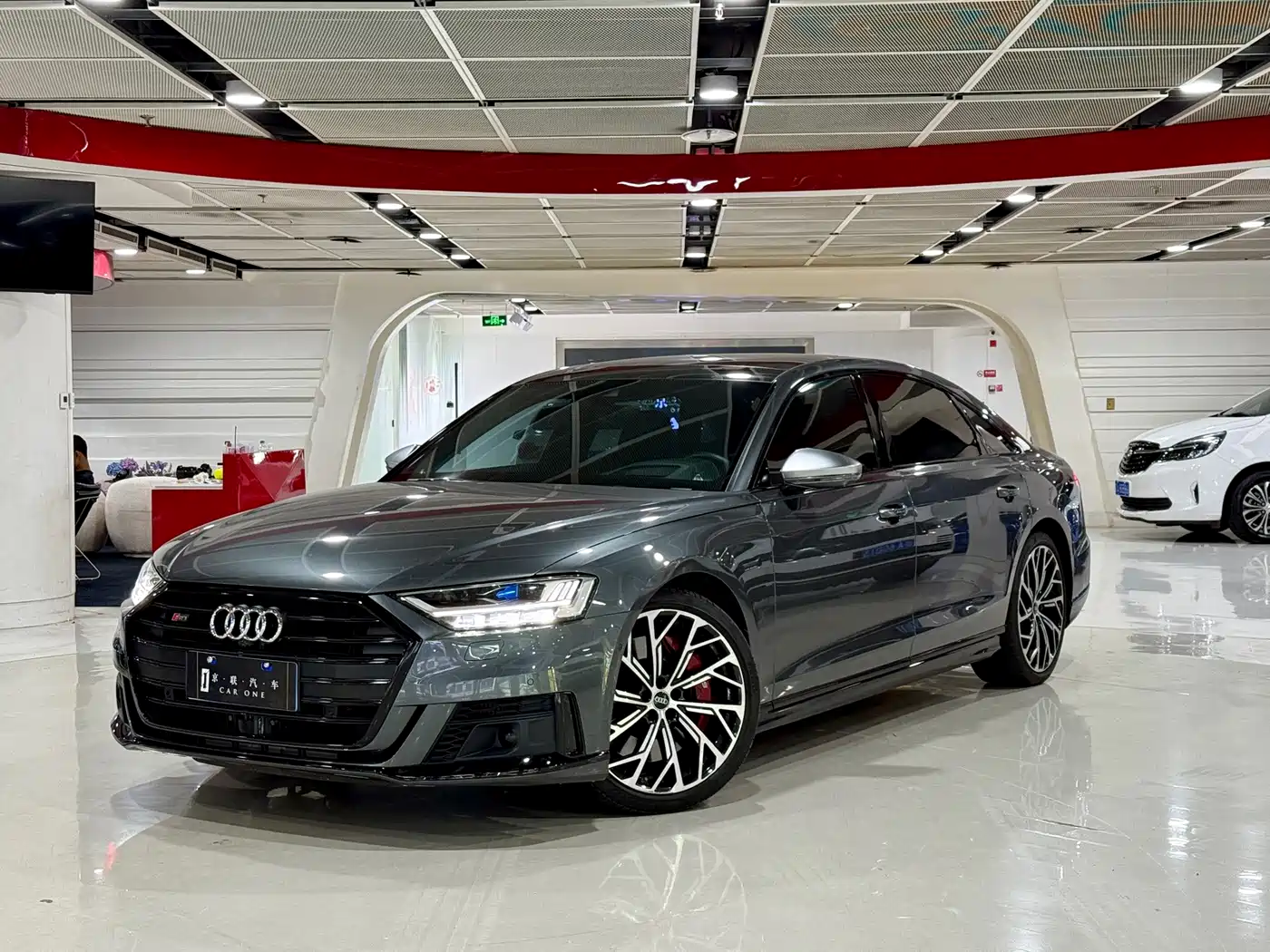 Audi S8