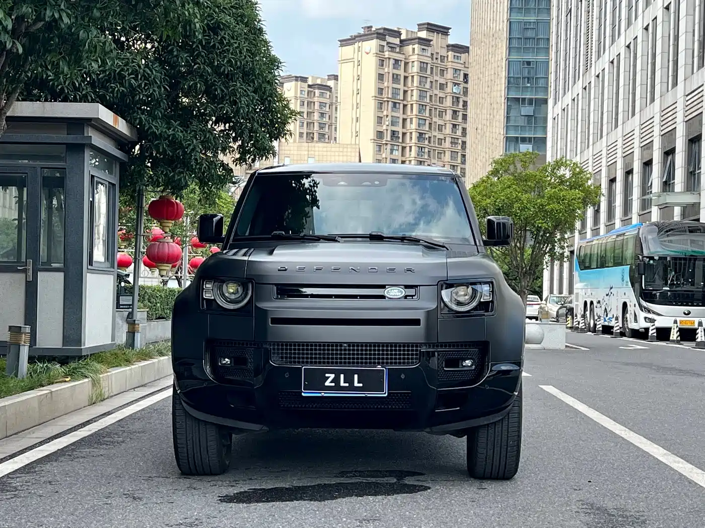 Photo 2 - Land Rover Defender