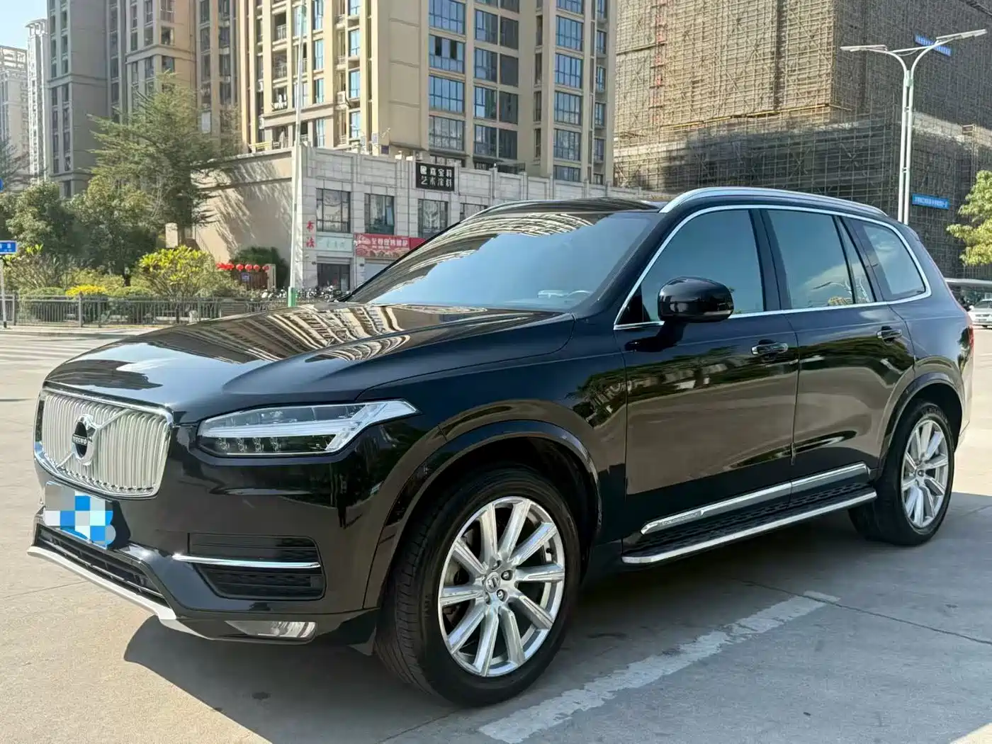 VOLVO XC90