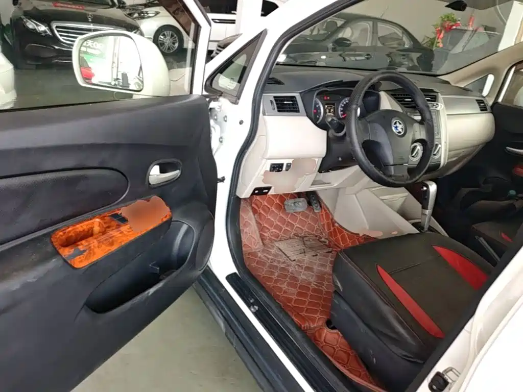 Venucia R50 2016 2016 Model 1.6L Automatic Elite Edition