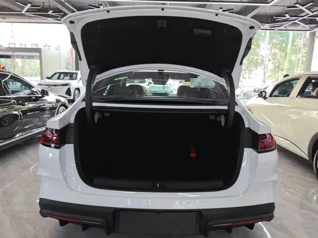 BYD Qin L 2025 2025 DM-i Smart Drive Edition 120KM Surpassing