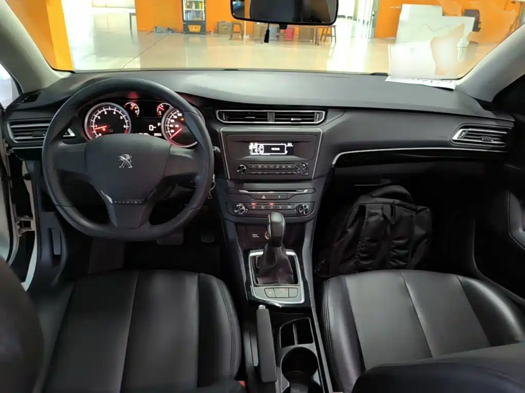 Photo 10 - Peugeot 408