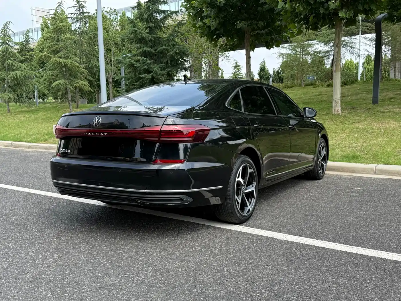 Volkswagen Passat 2024 330TSI Starlight Elite Edition фото 10