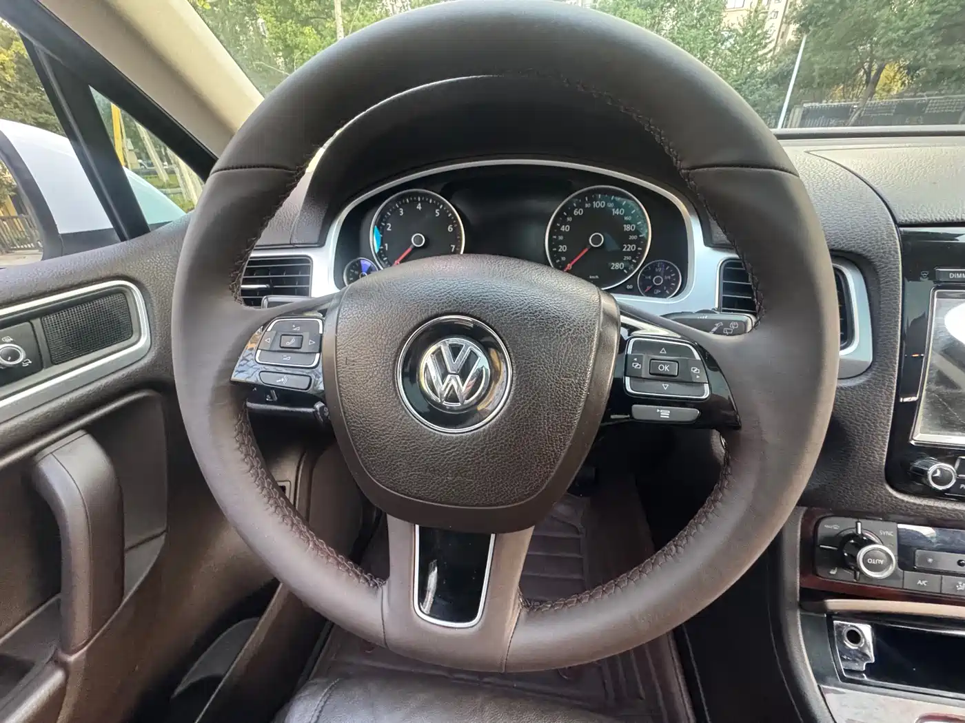 Volkswagen Touareg 2013 3.0TSI X 10th Anniversary Limited Edition фото 23