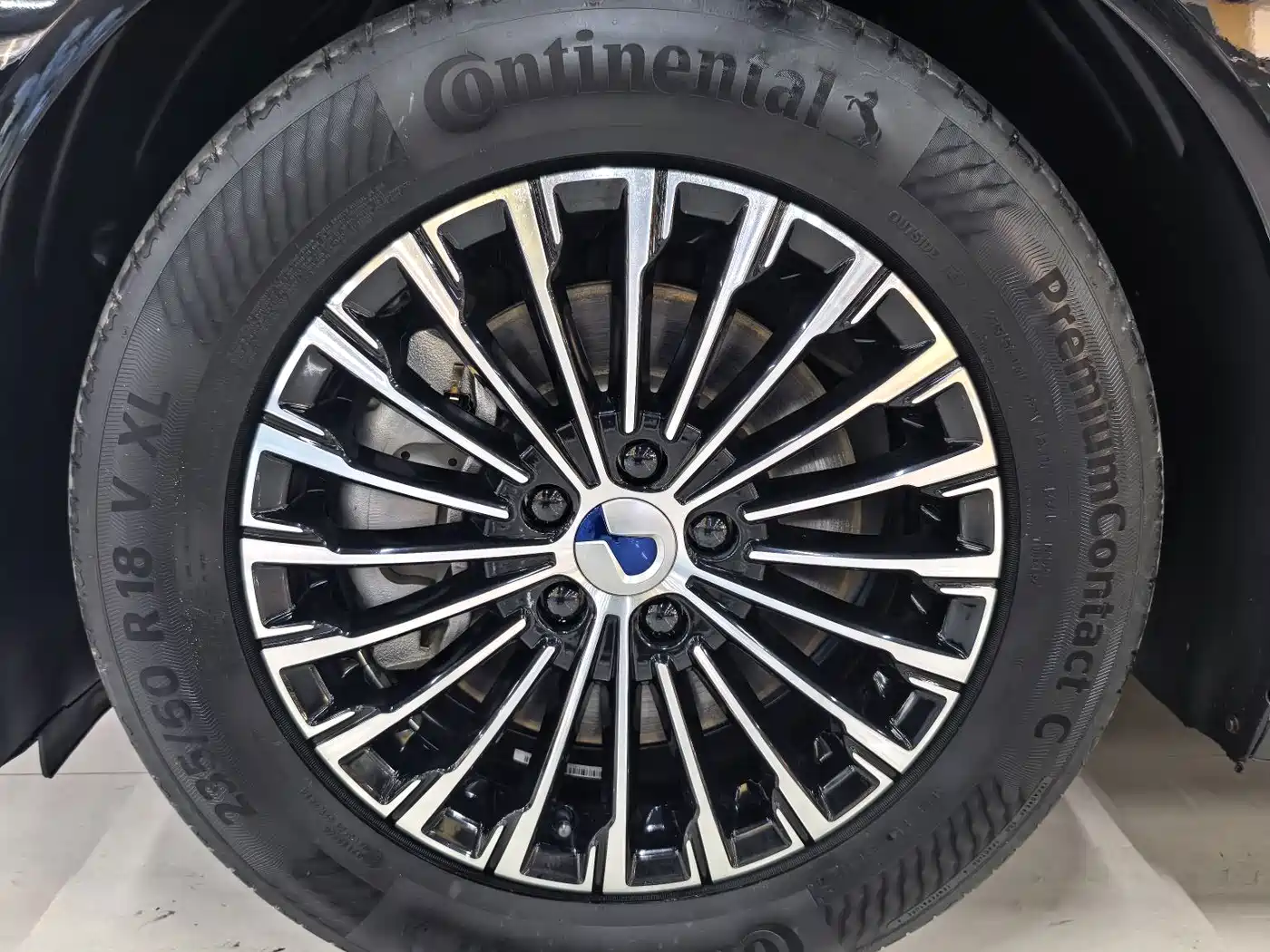 Denza D9 2023 2022 DM-i 970 AWD Flagship