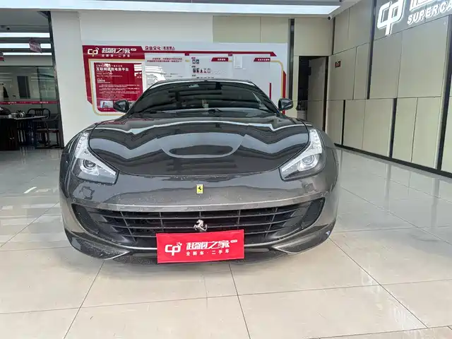 FERRARI GTC4LUSSO
