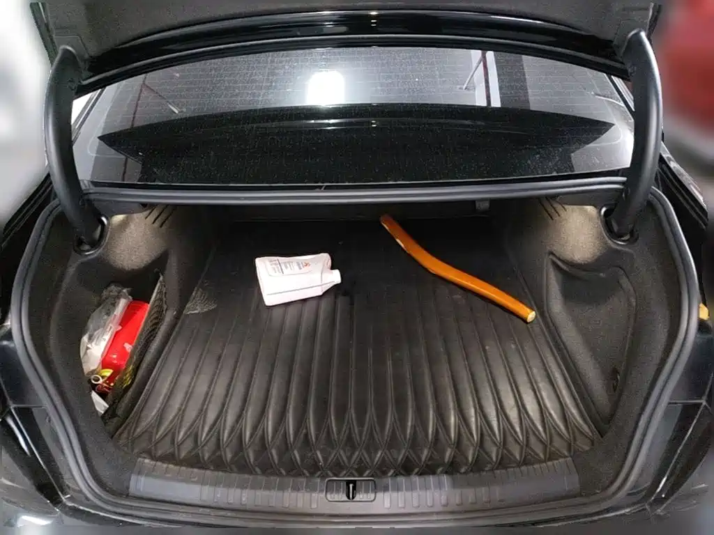 Фото 24 - Audi A6L