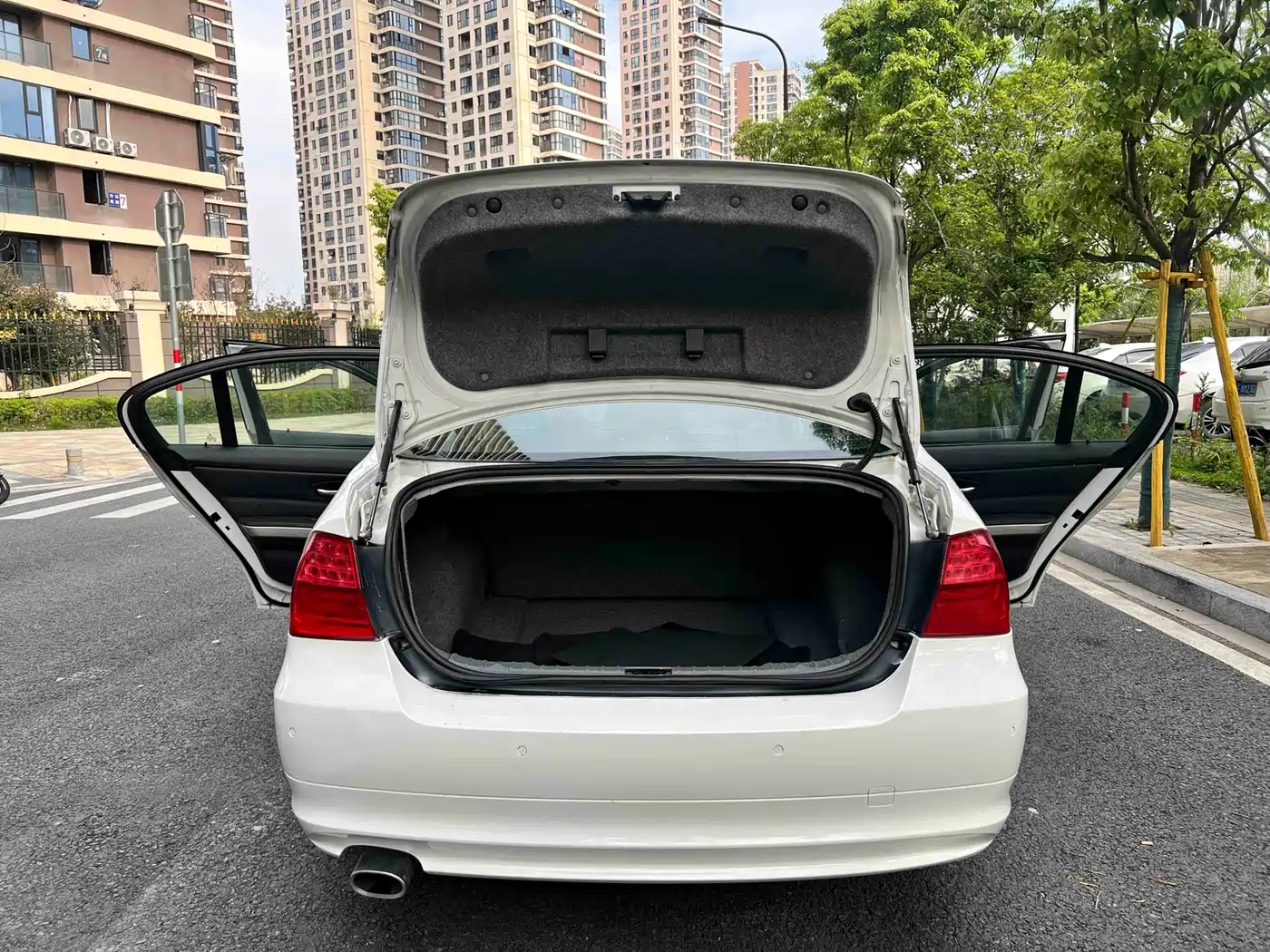 Photo 16 - BMW 3 Series