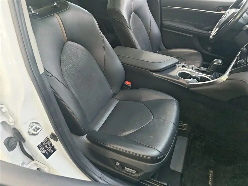 Toyota Camry 2021 2.5G Luxury Edition фото 8