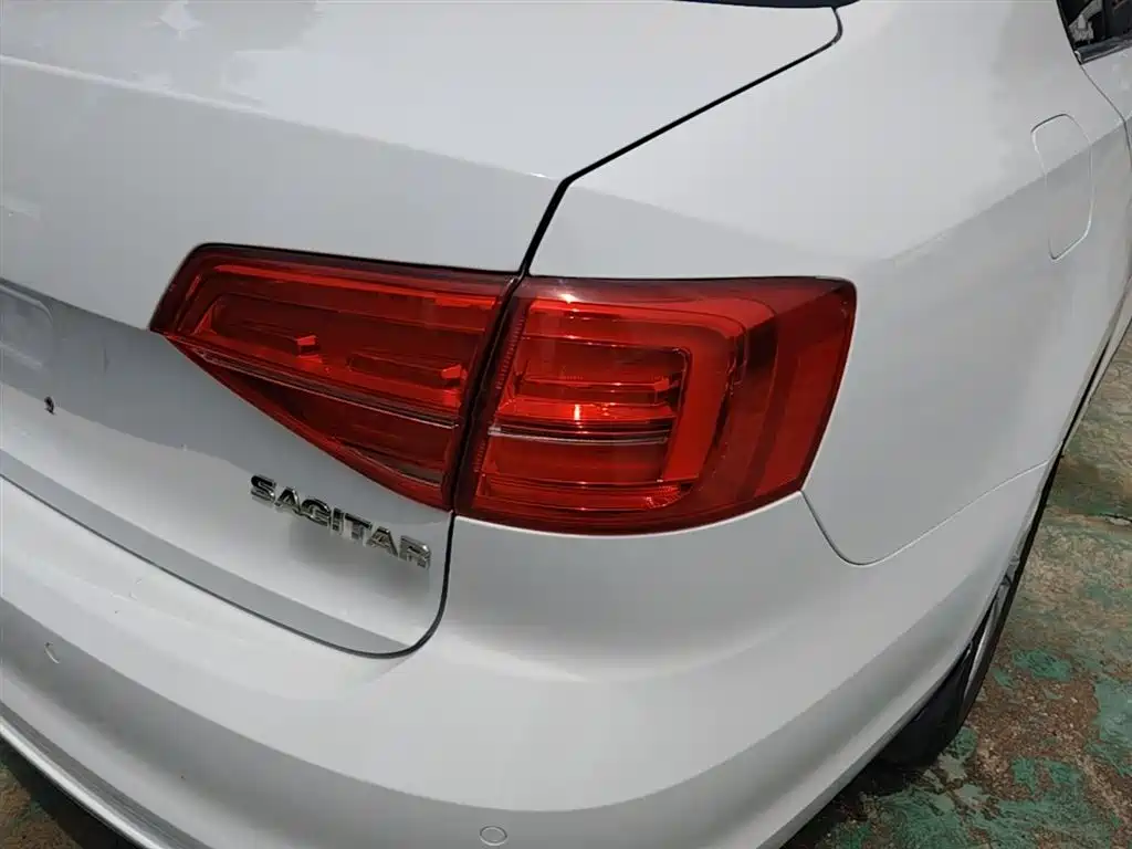 Volkswagen Sagitar 2016 230TSI 25th Anniversary Edition фото 8