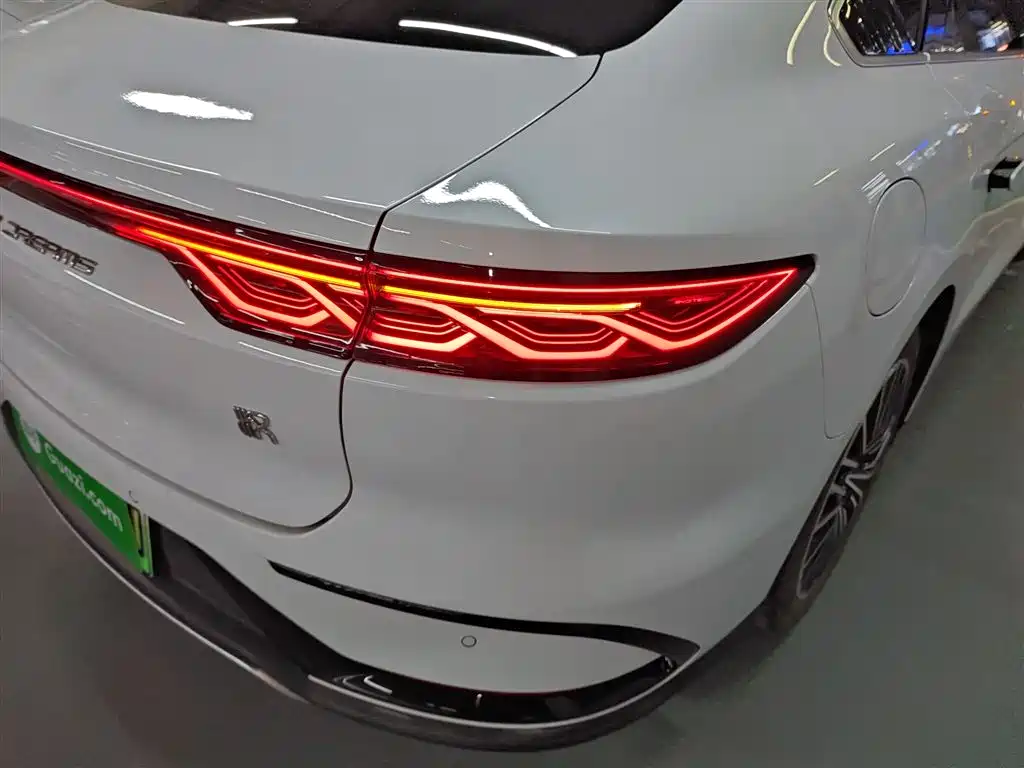 BYD Han 2022 DM-i 121KM Prestige фото 24