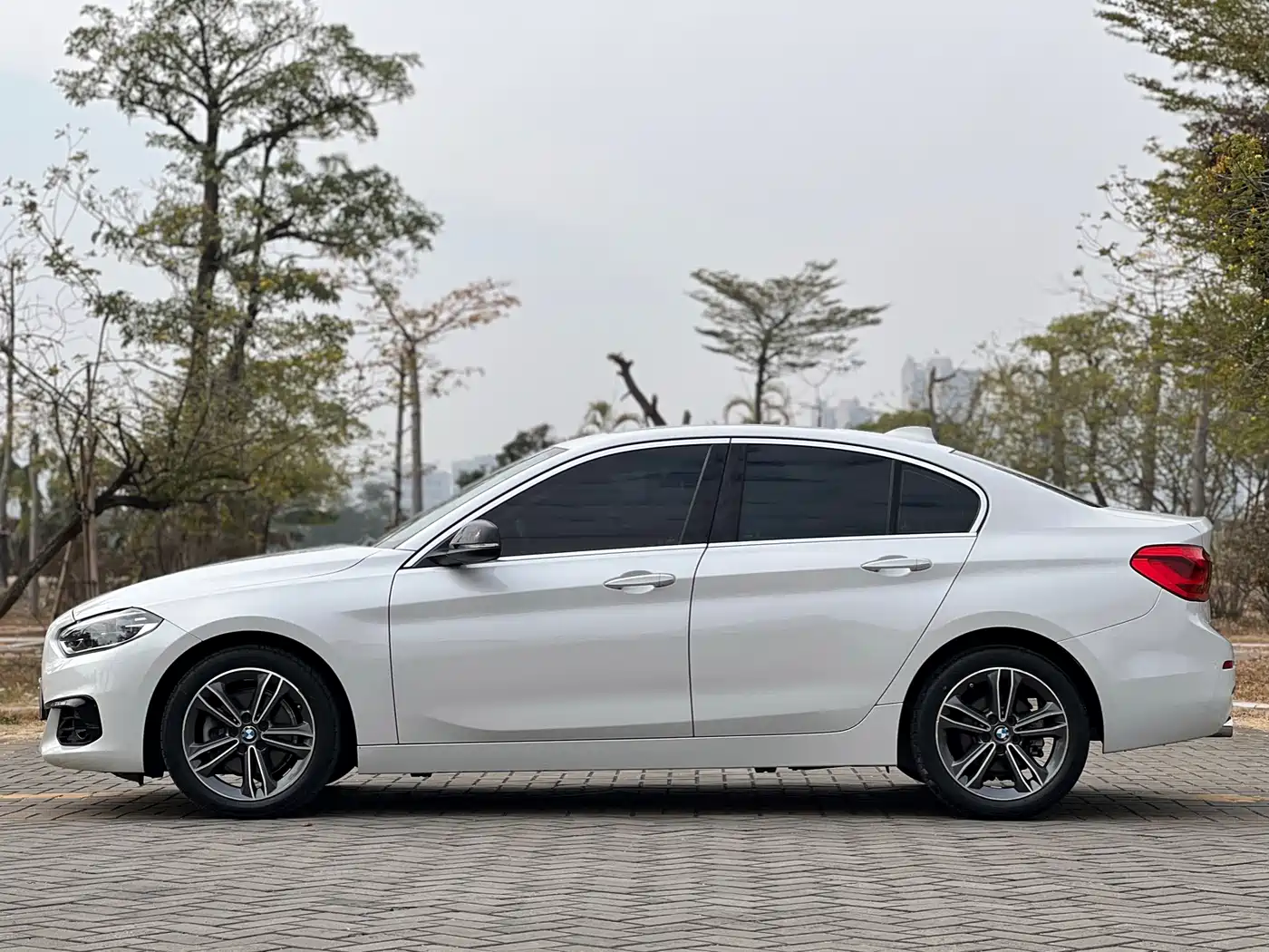 BMW 1 Series 2018 Facelift 118i Sport фото 7
