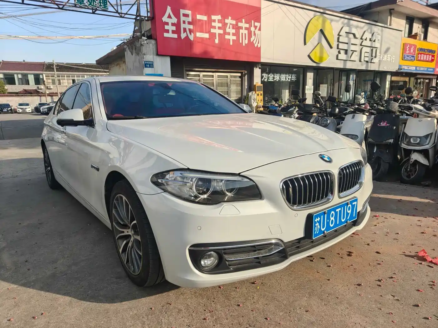BMW 5 Series 2013 525Li Luxury фото 2