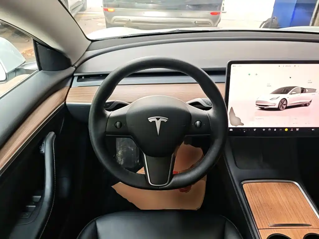 Фото 11 - Tesla Model 3