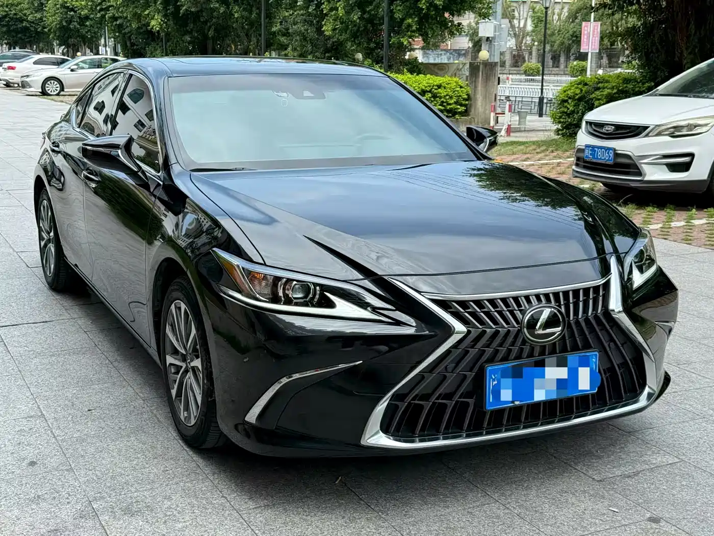 Lexus ES 2022 300h Excellence Edition фото 3