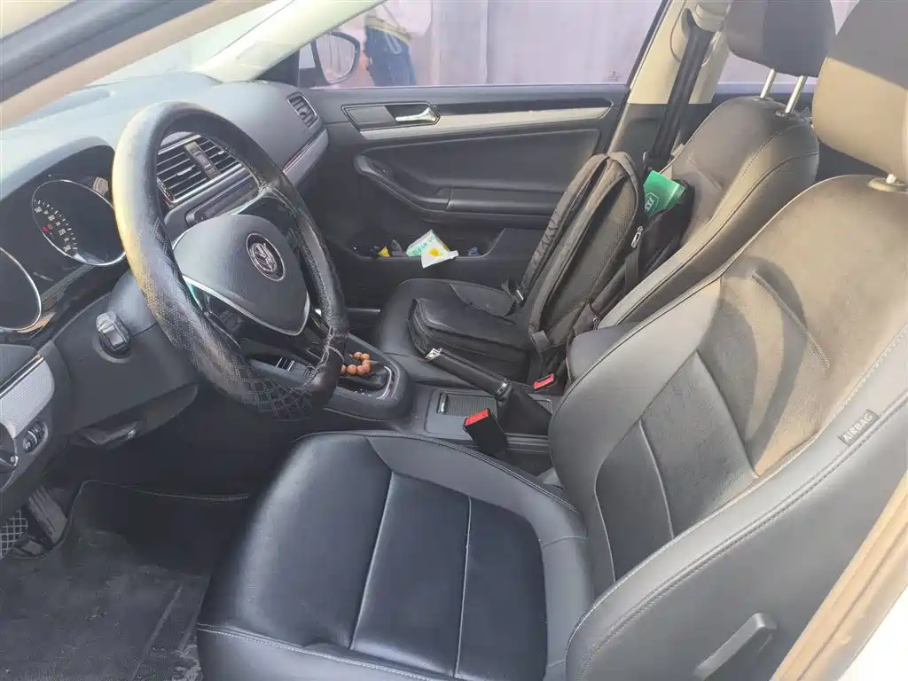Volkswagen Sagitar 2015 1.6L Automatic Comfort фото 8