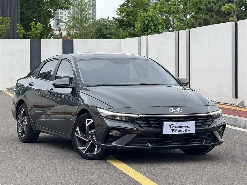 Hyundai Elantra 2023 1.5L CVT GLX Elite Edition фото 3