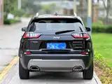 Photo 5 - Jeep Cherokee