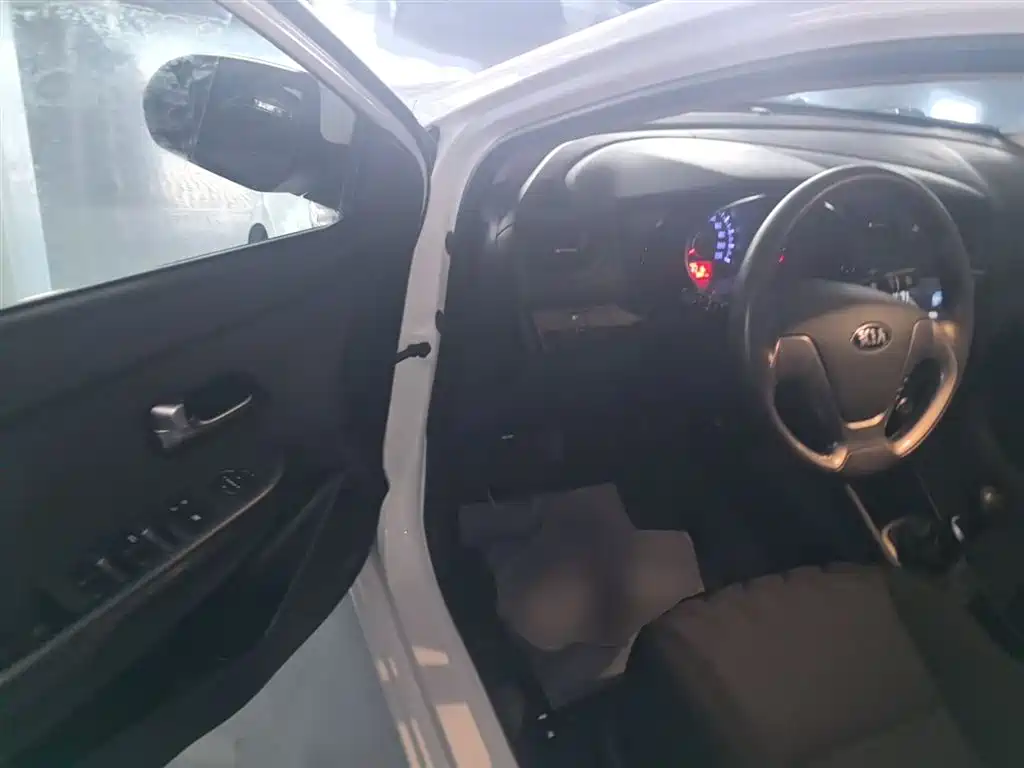 Kia K2 2015 Sedan 1.4L MT GLS фото 16