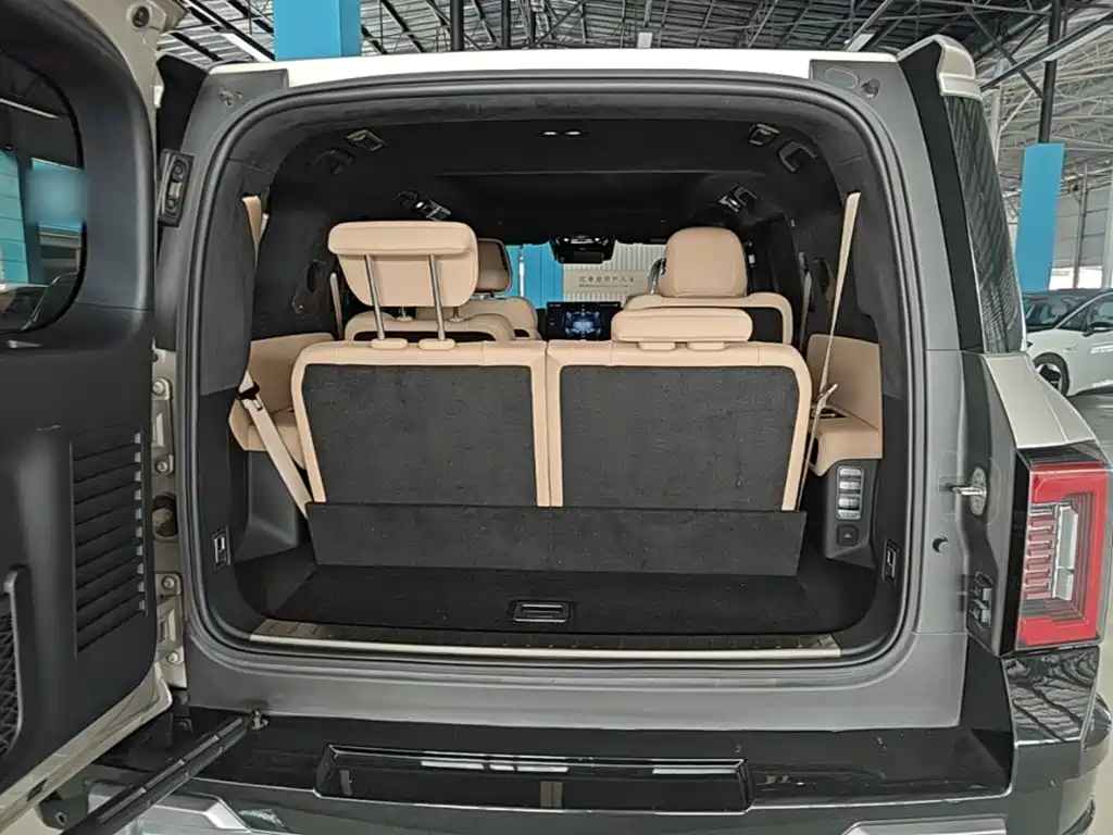 Fang Cheng Bao Leopard 8 2024 2025 Zhiyong Flagship 6-Seater