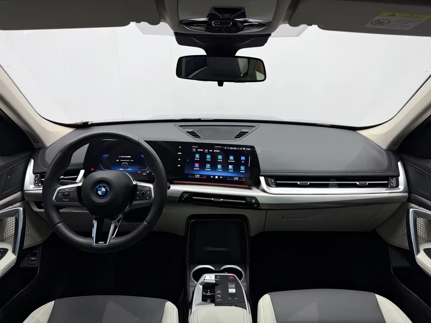 Фото 9 - BMW iX1