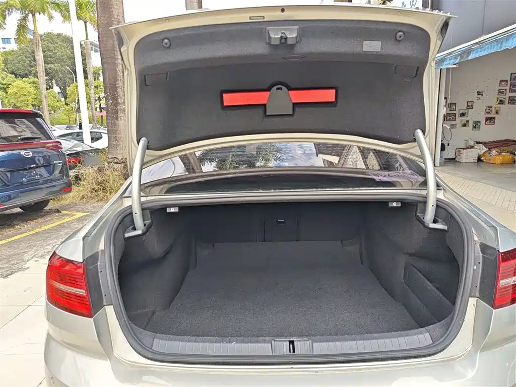 Volkswagen Magotan 2017 330TSI DSG Leading фото 19