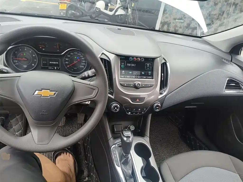Chevrolet Cruze 2017 1.5L Automatic Pioneer Sunroof фото 10