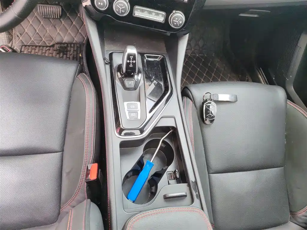 Lynk & Co 02 2018 1.5T DCT 2WD Power Pro Edition China V фото 10