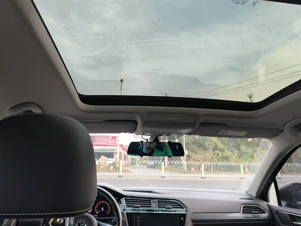 Volkswagen Tiguan L 2021 330TSI Automatic 2WD R-Line Premium фото 8