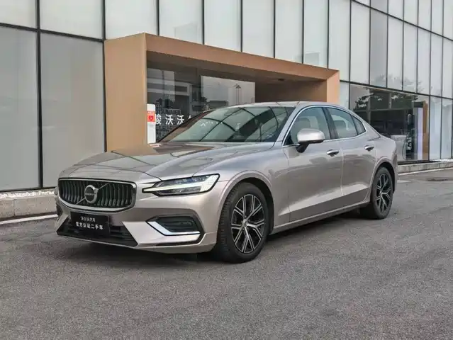 Volvo S60 2024 B4 Elegance Luxury Edition — фото 1