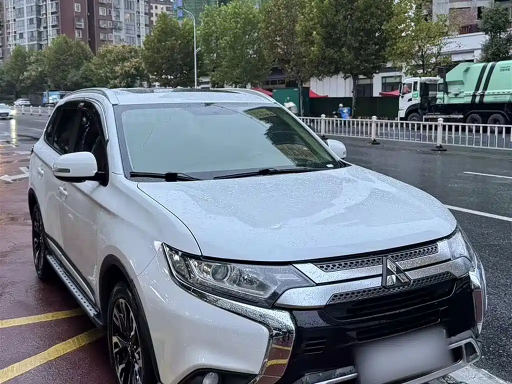 MITSUBISHI OUTLANDER