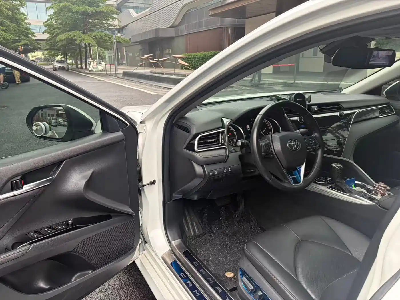Toyota Camry 2019 Hybrid 2.5HG Luxury Edition China V фото 6
