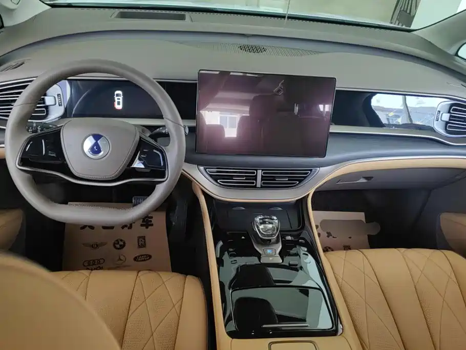 Denza D9 2023 2022 DM-i 970 AWD Flagship