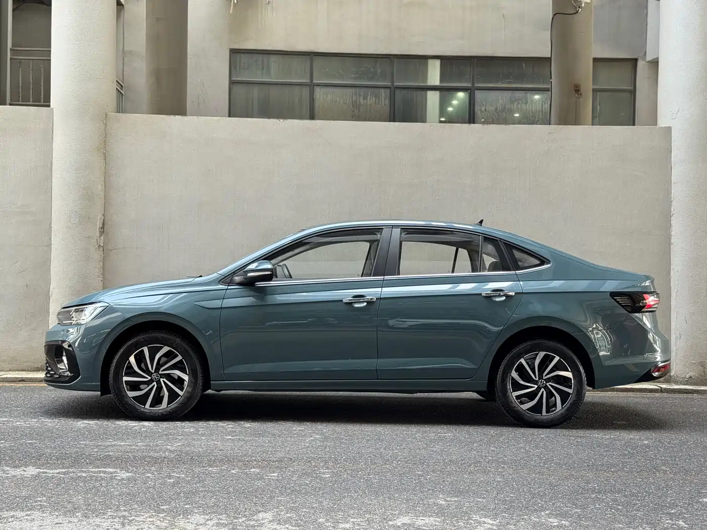 Volkswagen Lavida 2023 New Trend 1.5L Auto Aspiration Edition фото 3