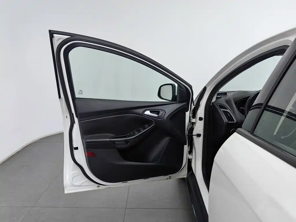 Фото 8 - Ford Focus
