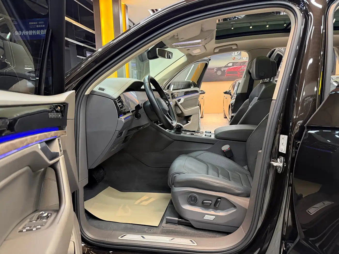 VOLKSWAGEN TOUAREG