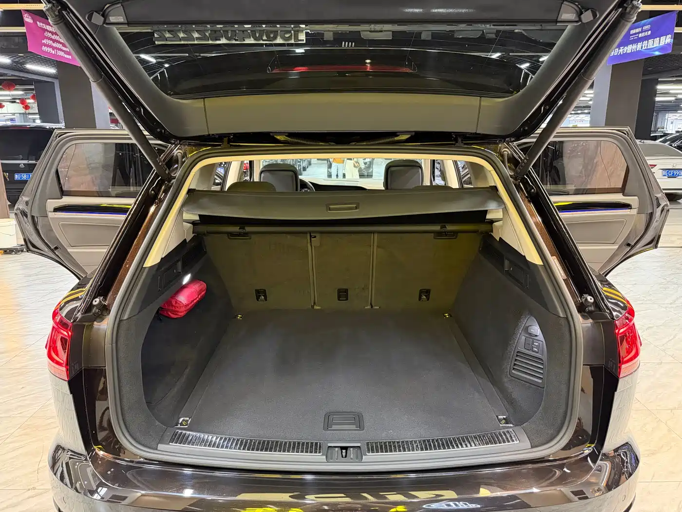 VOLKSWAGEN TOUAREG