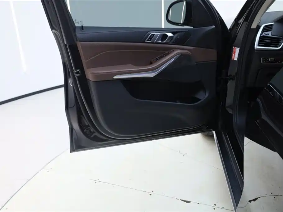 BMW X5 (Import) 2020 xDrive30i X Design Package фото 27