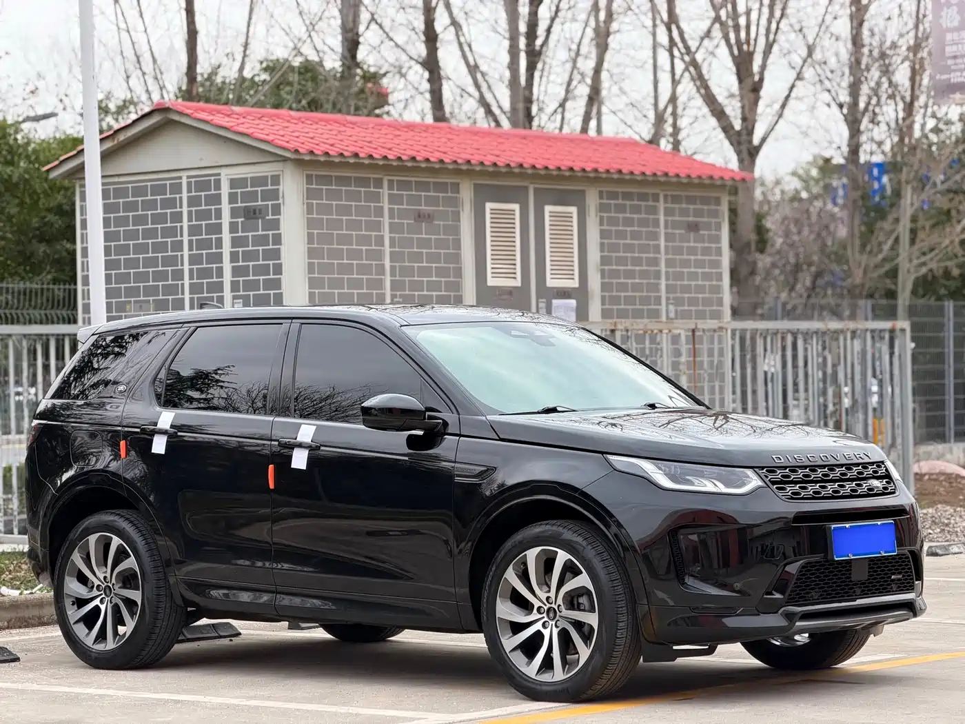 Land Rover Discovery Sport 2022 Model Facelift 249PS R-Dynamic S Performance Edition 5-seater фото 3