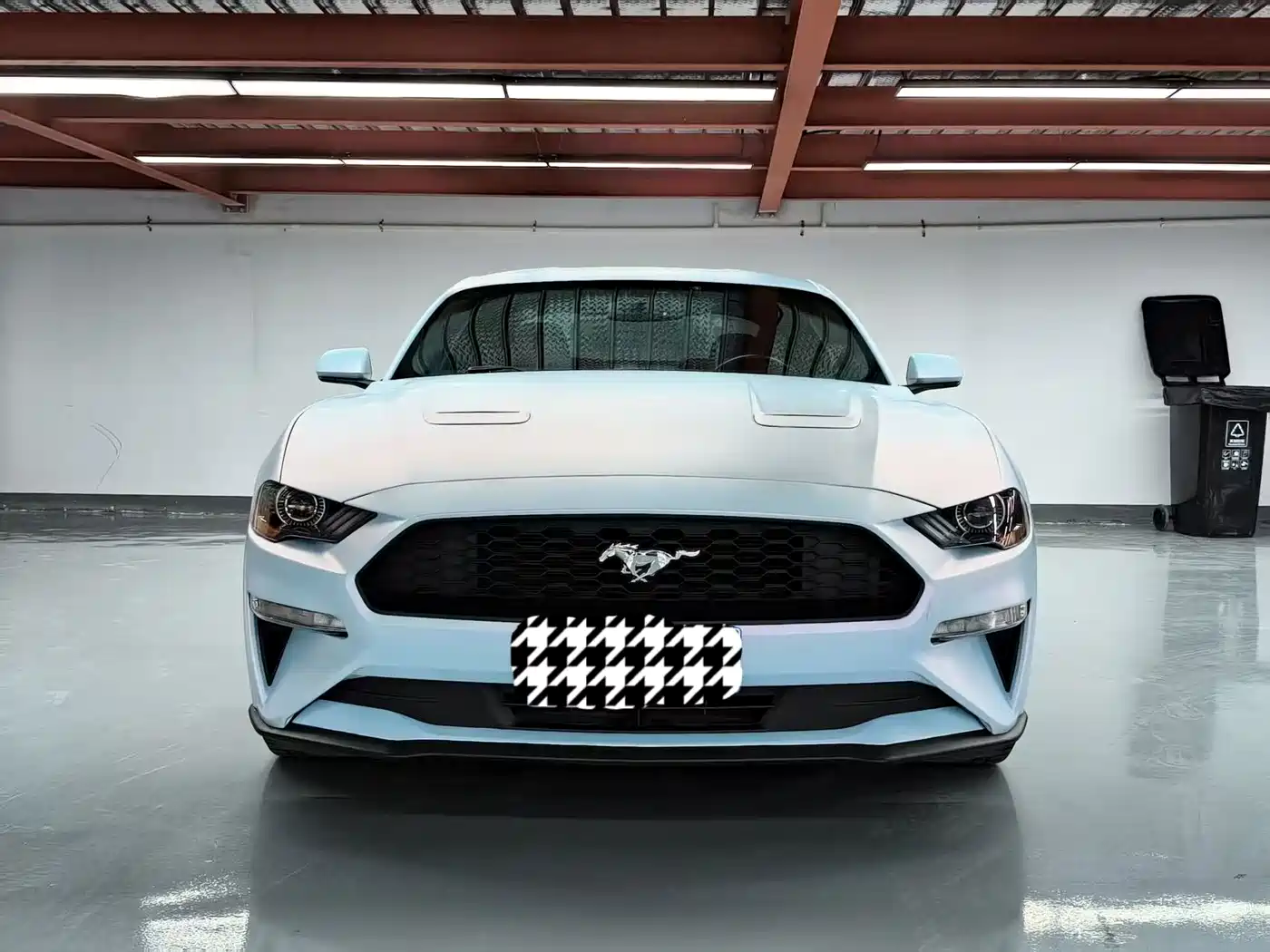 Photo 2 - Ford Mustang