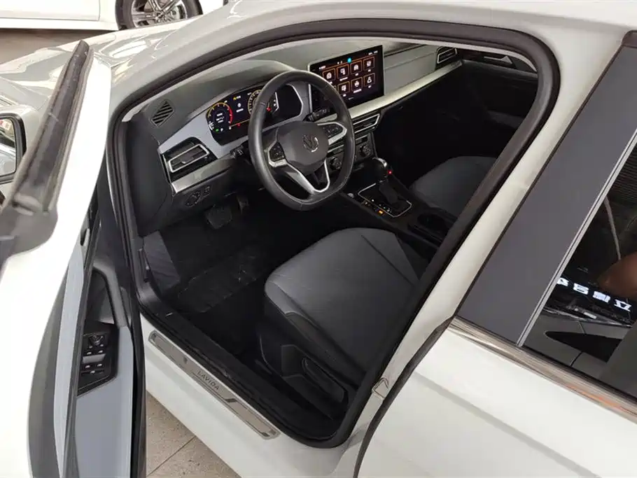 Volkswagen Lavida 2023 Facelift 1.5L Automatic 5 Million Edition фото 9