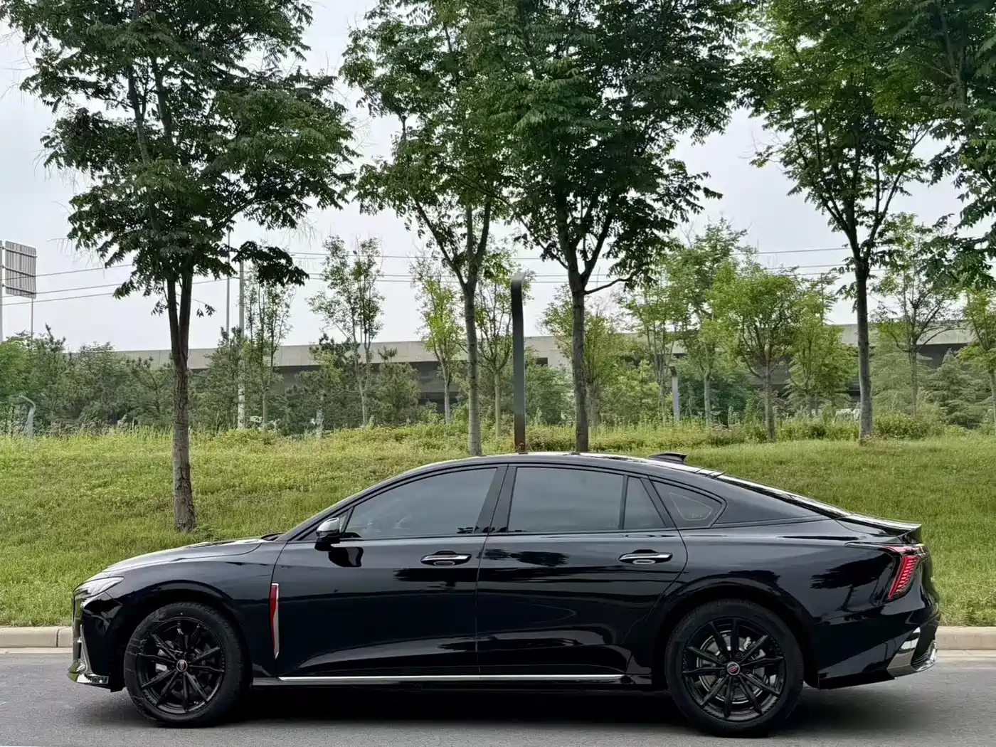 Hongqi H6 2024 Model 2.0T Fashion Edition фото 3