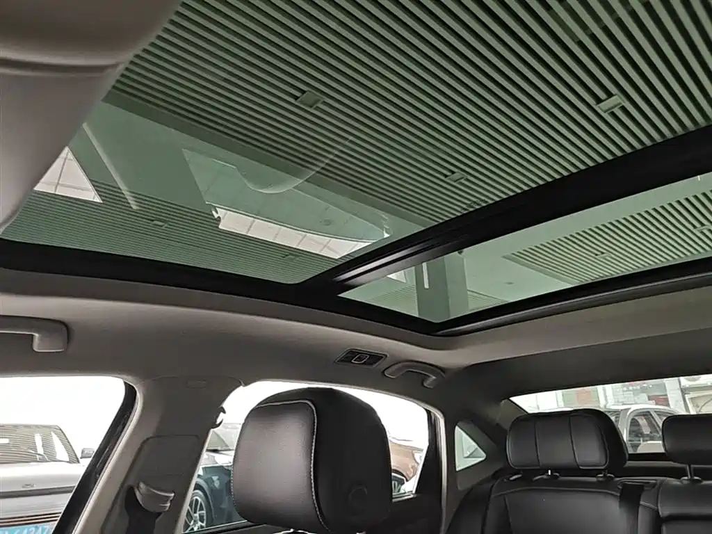 Volkswagen Passat 2023 Facelift 330TSI Starlight Luxury Edition фото 18