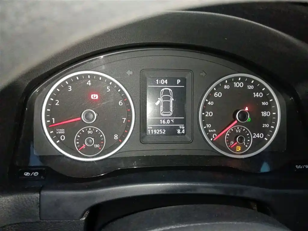 Volkswagen Tiguan 2015 1.8TSI Automatic 2WD Trendline фото 9
