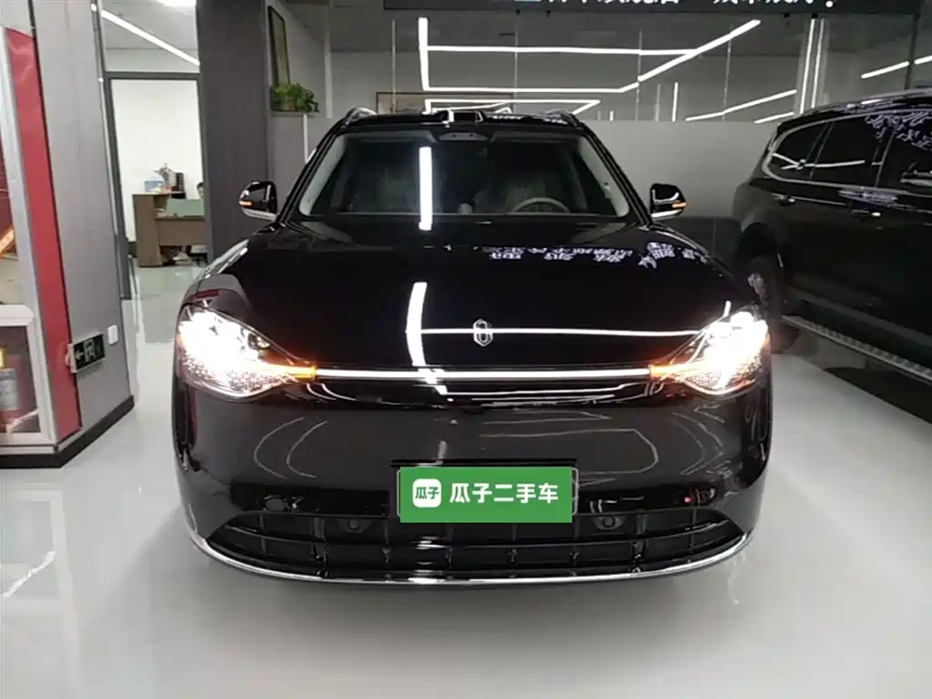 AITO Wenjie AITO M9 2025 Extended Range Ultra 52kWh 5-Seater фото 3